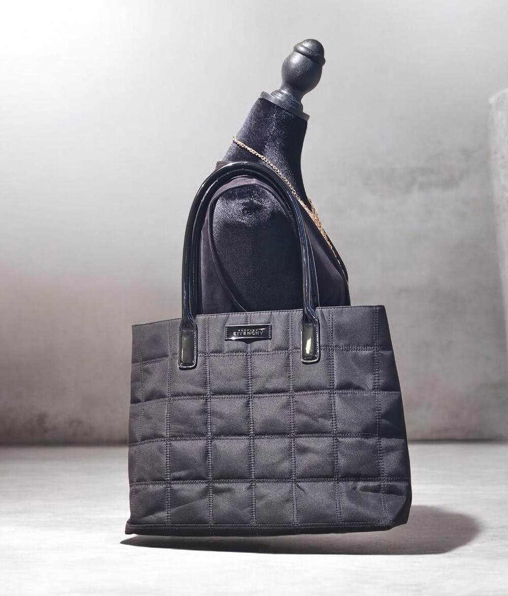 👜💝Givenchy Quilted Black Tote with Patent Handles
